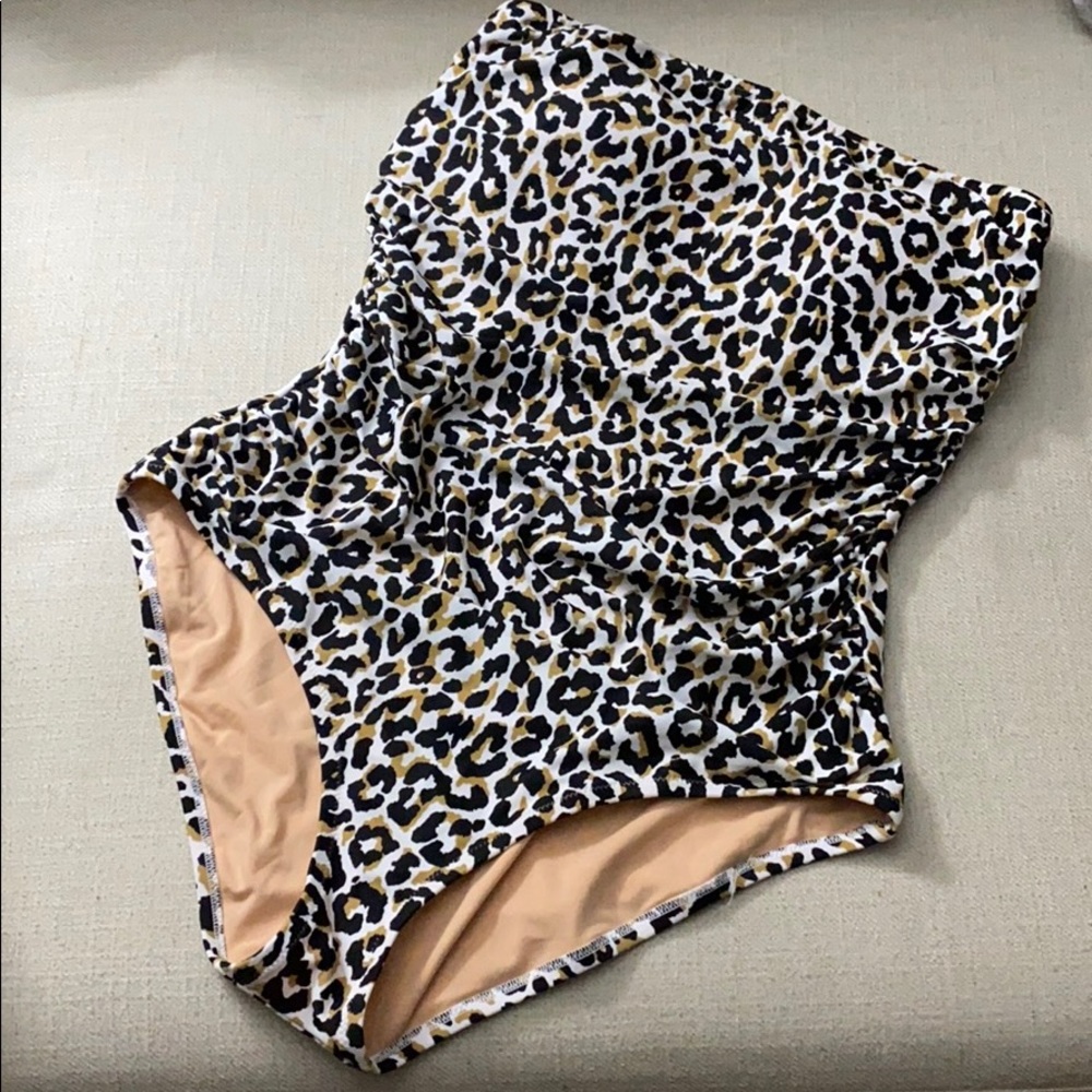 Jcrew one piece swimsuit 🩱 🐆 ☀️ 🕶 🌊 🏊🏼‍♀️
